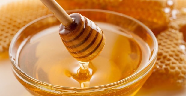 Nettoyage de la peau au miel