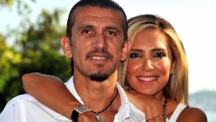 Surprise d'anniversaire pour sa femme Rüştü Recber qui mange un coronavirus d'Işıl Recber