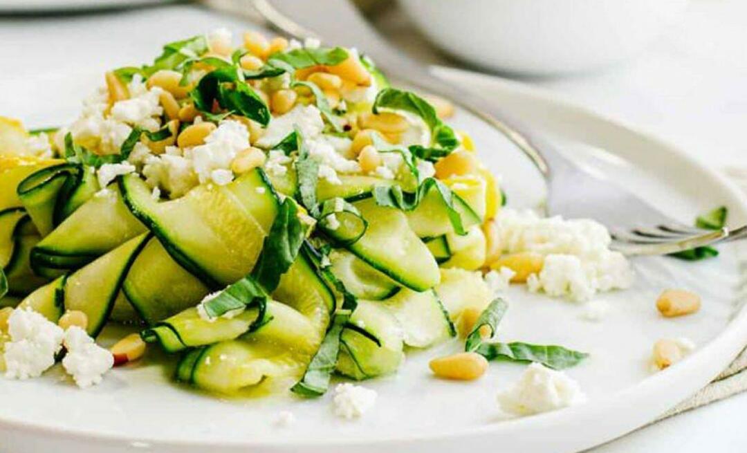 Comment faire une salade de courgettes aux cacahuètes? Cette salade vous rassasie pendant six heures !