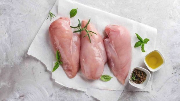 Comment la viande de poulet est-elle conservée?