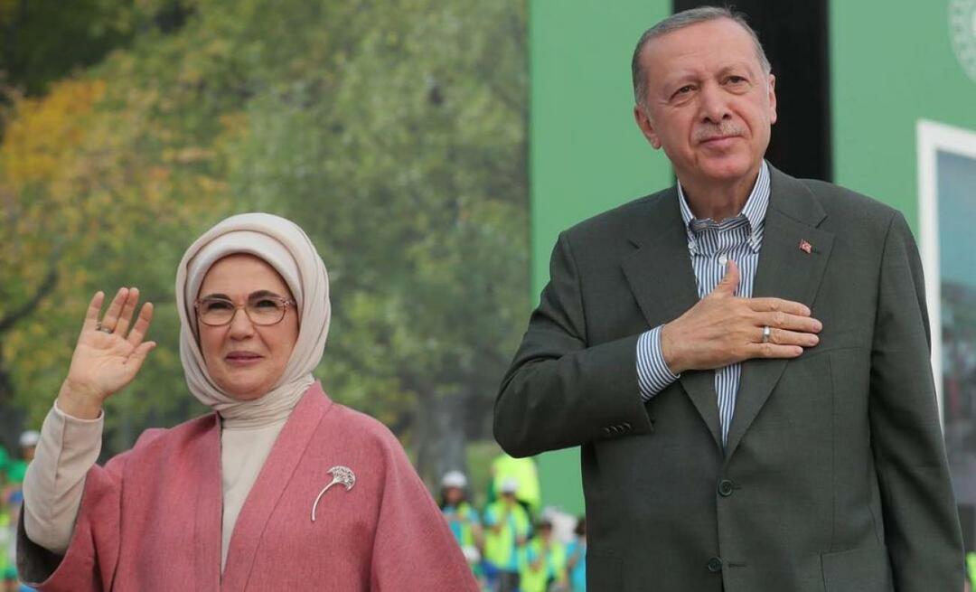 Emine Erdoğan a remercié l'école secondaire Ayaskent İrfan Kırdar à Izmir