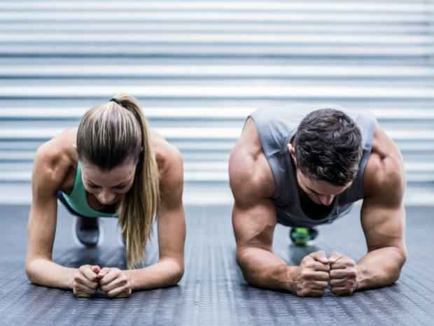 Que fait le mouvement Plank? Comment faire de l'exercice sur planche à la maison? Muscle abdominal en 5 minutes