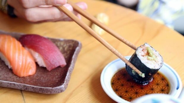 Comment manger des sushis? Comment faire des sushis à la maison? Quelles sont les astuces des sushis?