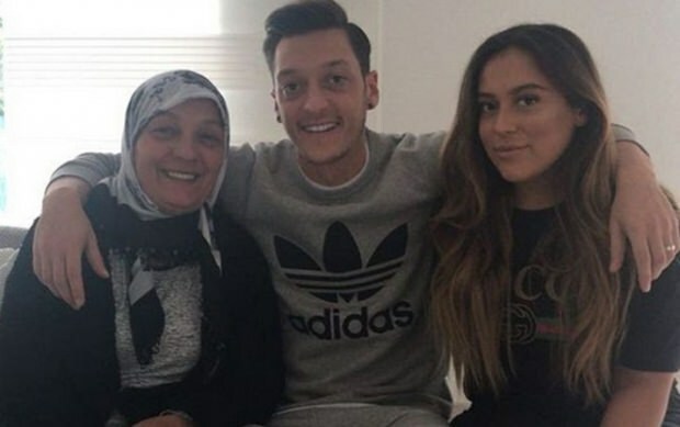 Voici comment Mesut Özil a décrit ses années de pauvreté