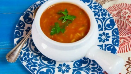 Recette de délicieuse soupe de riz aux tomates