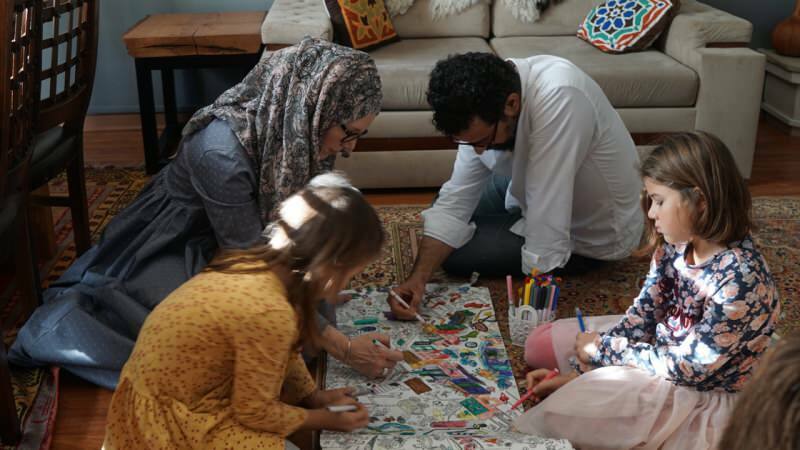 Une mère musulmane canadienne parle de l'islam avec ses 5 enfants sur les réseaux sociaux