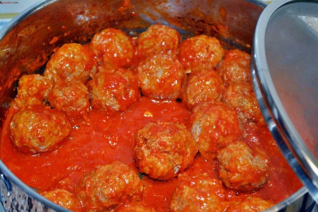 Qu'est-ce que les boulettes de viande Evhamli et comment faire des boulettes de viande Evhamli? Ma mariée est dans la cuisine Sauce aux boulettes de viande Evhamli...