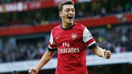 Partage avec la couverture Kaaba de Mesut Özil!