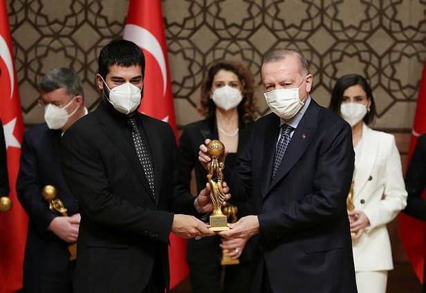 Les prix RTGD ont trouvé leurs propriétaires! Prix ​​Ebru Şahin et Burak Özçivit ...