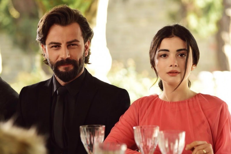 La série télévisée Emir of Yemin Gökberk Demirci épouse Özge Yağız! Qui est Gökberk Demirci?