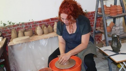 Création d'un atelier de poterie inspiré de son voyage à l'étranger