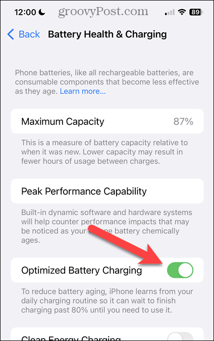 Activer ou désactiver la charge optimisée de la batterie sur l'écran État et charge de la batterie de l'iPhone