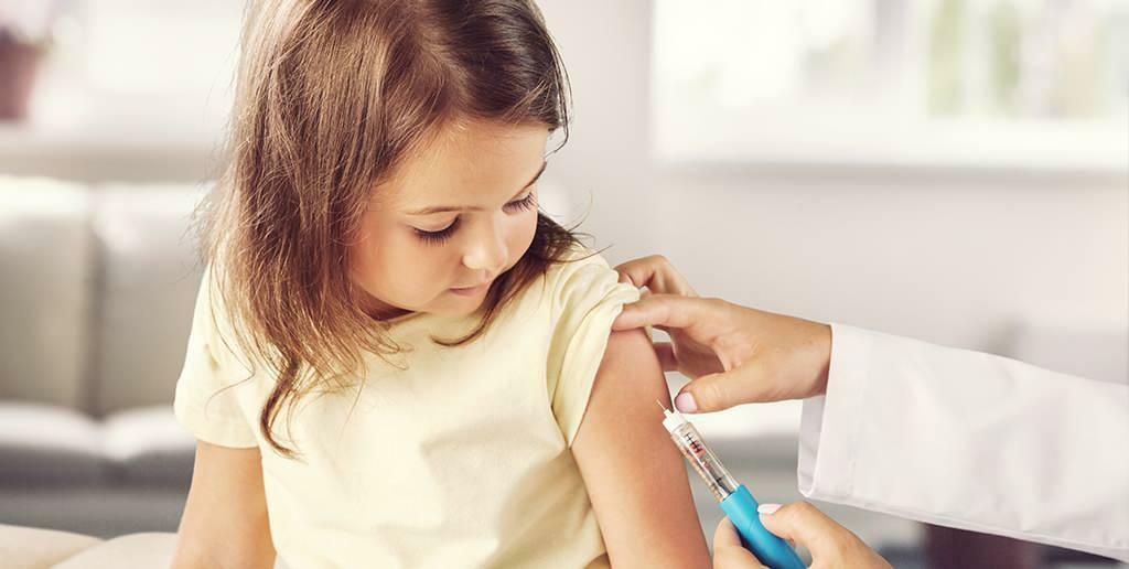 Quand et comment administrer le vaccin contre le méningocoque