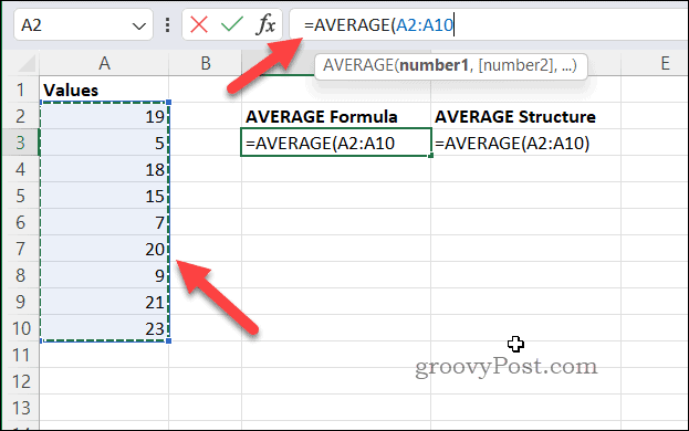 Création d'une formule en utilisant MOYENNE dans Excel