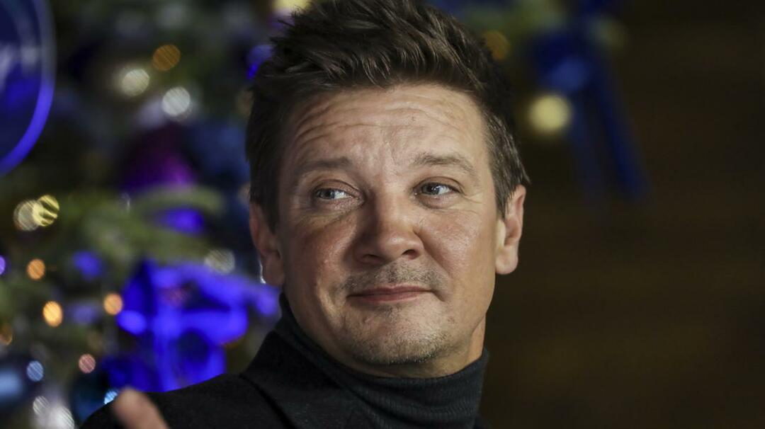 C'était sous le chasse-neige! La photo attendue de Jeremy Renner est arrivée