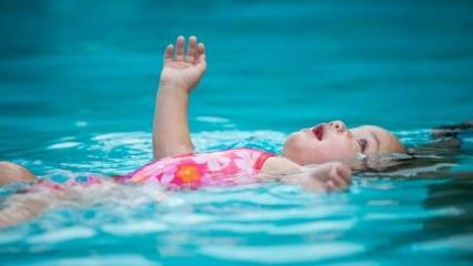 Les bébés peuvent-ils nager dans la piscine ou la mer ?