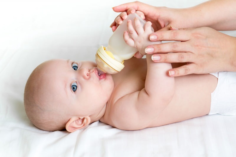 Utilisation du biberon pour nouveau-né