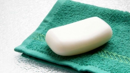 Comment nettoyer les taches de savon et de détergent?