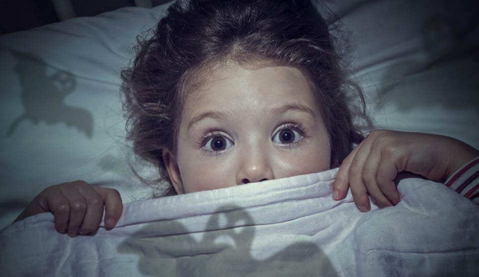 Les enfants devraient-ils être regardés par un film d'horreur?