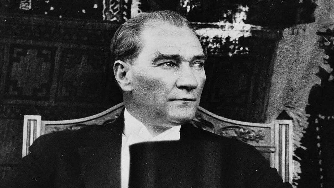Mustafa Kemal Atatürk carrés noirs et blancs