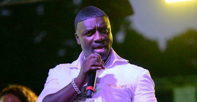Le chanteur américain Akon a subi une greffe de cheveux en Turquie