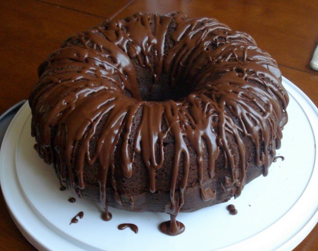 La recette de gâteau au chocolat la plus simple! Comment faire un gâteau au chocolat? Gâteau au chocolat avec peu de garniture