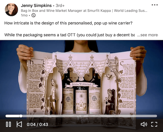 exemple d'une vidéo LinkedIn de jenny simpkins montrant comment utiliser l'emballage détaillé intégré d'un pack de vin pour impressionner