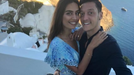 Mesut Özil et Amine Gülşe sont fiancées