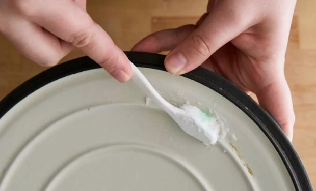Comment laver les pots en porcelaine?
