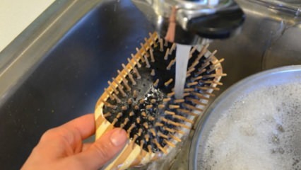Comment les brosses et les peignes sont-ils nettoyés? 