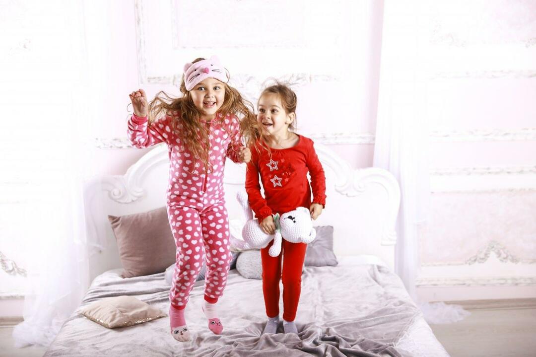 Les enfants peuvent-ils passer une soirée pyjama avec leurs amis ?