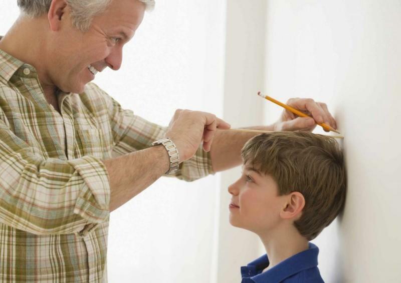 A quelle hauteur pousse-t-il? Quand la croissance en hauteur chez les enfants s'arrête-t-elle?