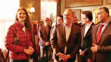 Le ministre Mevlüt Çavuşoğlu a visité le tournage de la série Confrontation