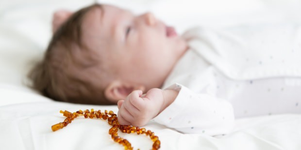 colliers et bracelets en ambre pour bébés