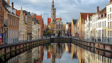 La ville sentant le chocolat dans les rues: Bruges