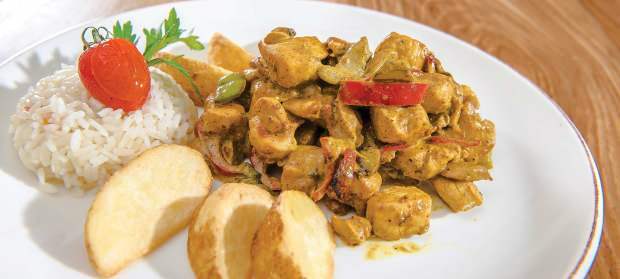 Comment faire du poulet au curry facile à la maison?