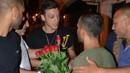 Réaction sévère de Mesut Özil aux vendeurs mobiles