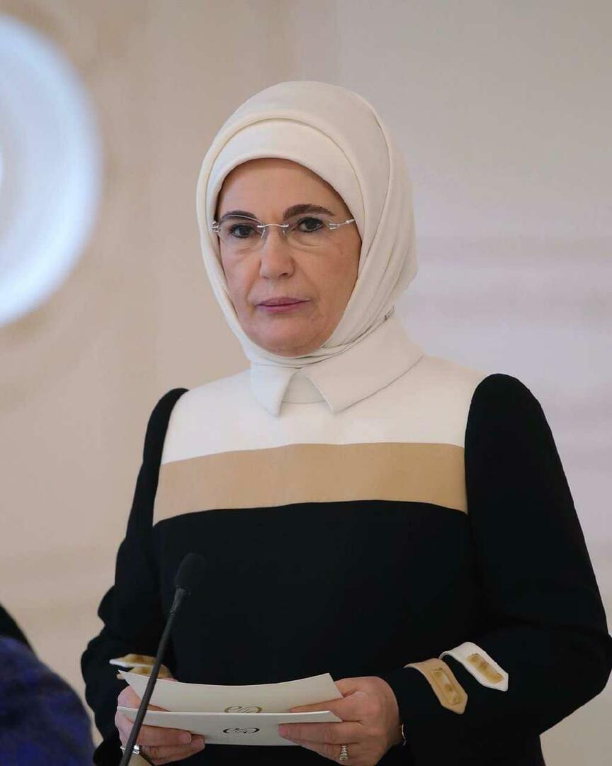 Emine Erdoğan a exprimé ses condoléances à ceux qui ont perdu la vie dans l'attaque terroriste de la rue Istiklal