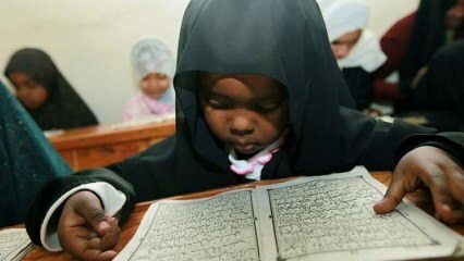 Comment le Coran est-il enseigné aux enfants?