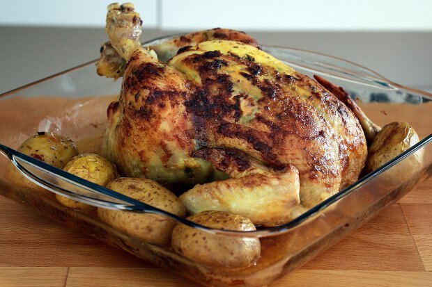 Comment faire cuire du poulet entier, quelles sont les astuces? Recette de poulet entier dans un délicieux four