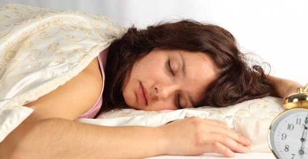 conditions qui provoquent la transpiration pendant le sommeil la nuit