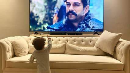 Burak Özçivit a partagé son fils pour la première fois! Quand Karan Özçivit a vu son père à la télévision ...