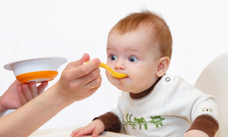 Qu'est-ce qui est donné aux bébés au petit déjeuner? Que devrait contenir le petit-déjeuner pour bébé?