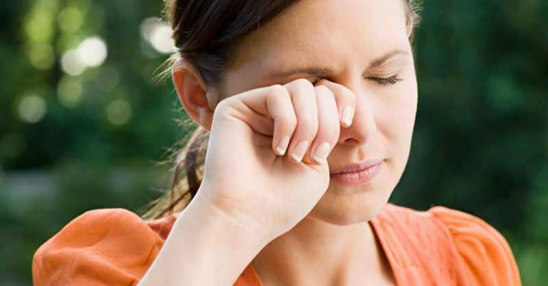Qu'est-ce qui cause la fièvre oculaire? Quels sont les symptômes de la fièvre oculaire? Comment la fièvre oculaire est-elle traitée?